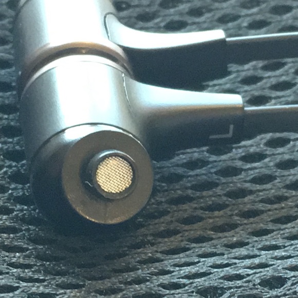 Bluetooth Magnetic Headset TaoTronics BH07 - Picture 10 of 10